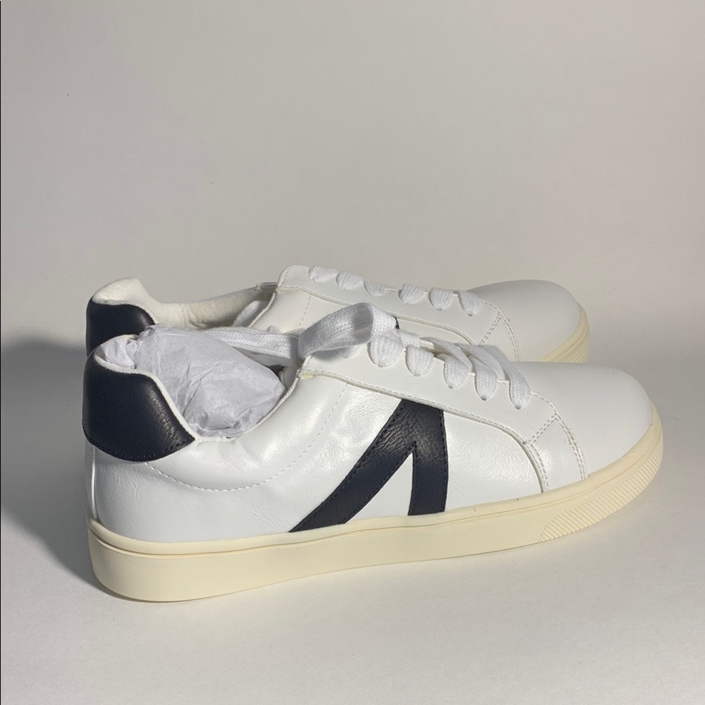MIA Italia Low Top Sneaker.  Size 8
